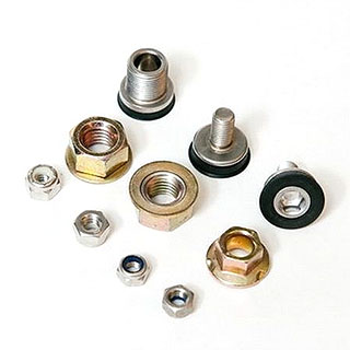 Equipment for assembling lock nuts and nylon rings