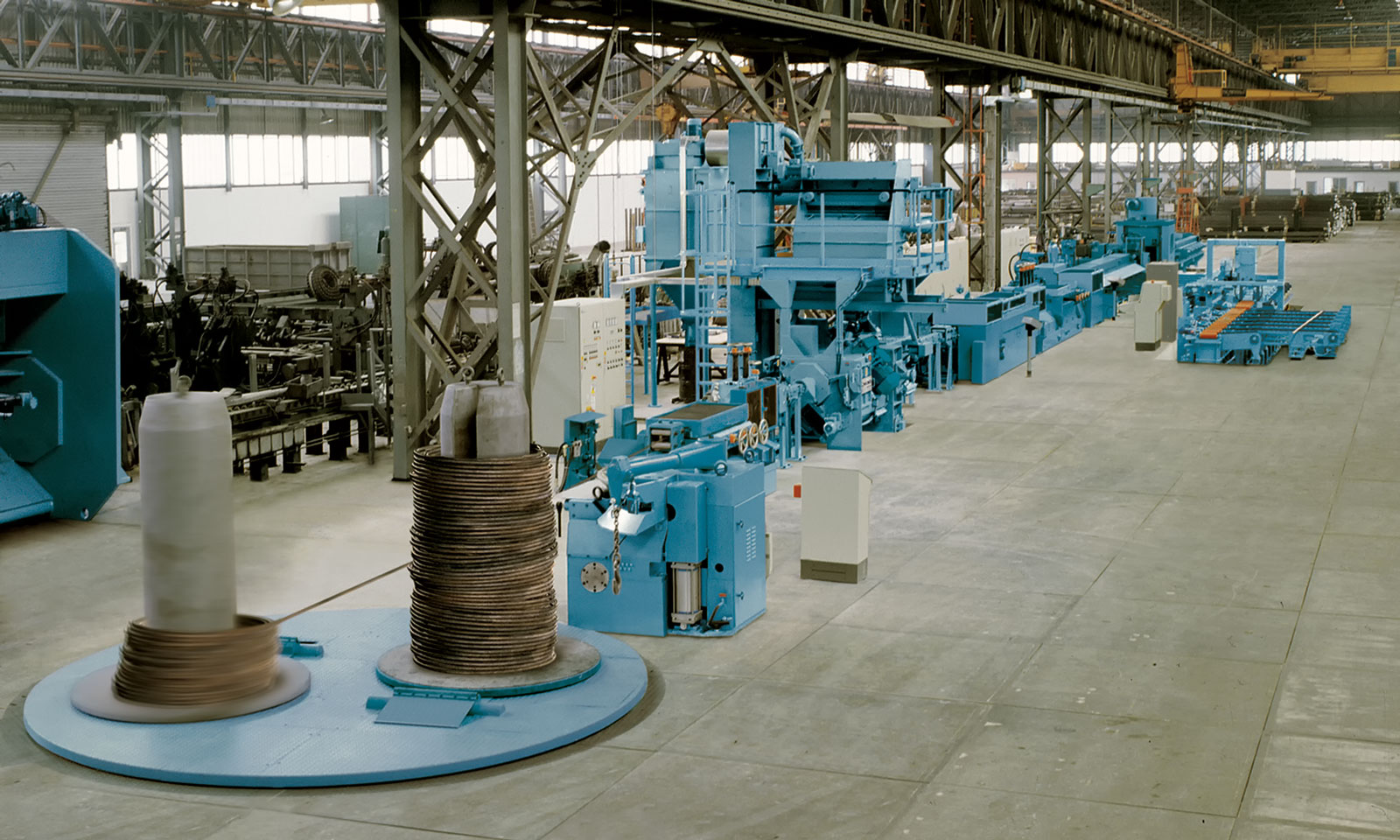 Shot blasting equipment for continuous wire cleaning in the production workshop